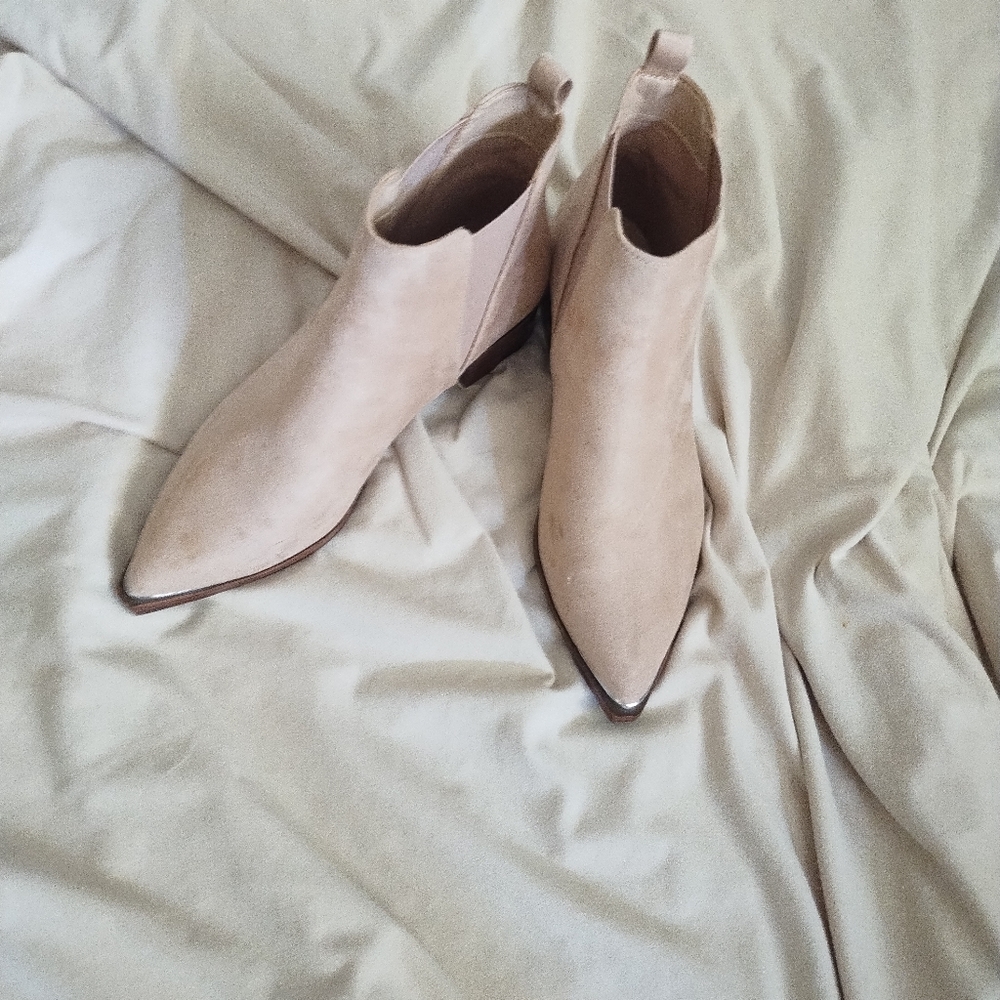 Elegant Tan Ankle Boots